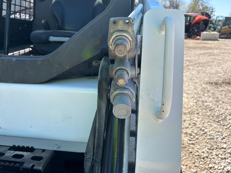 2016-bobcat-t450-image-11