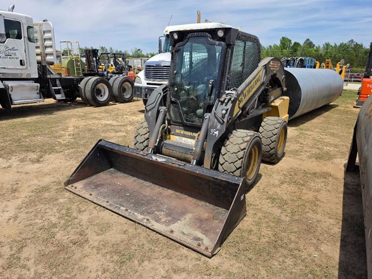 2012-new-holland-225-image-1