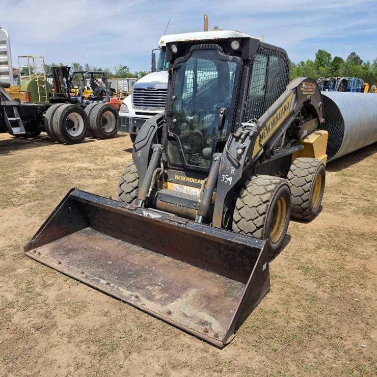 2012 NEW HOLLAND 225