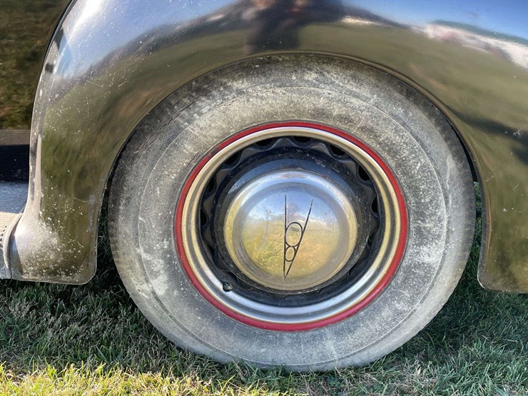 1938-ford-two-door-deluxe-sedan---original-car!-image-43