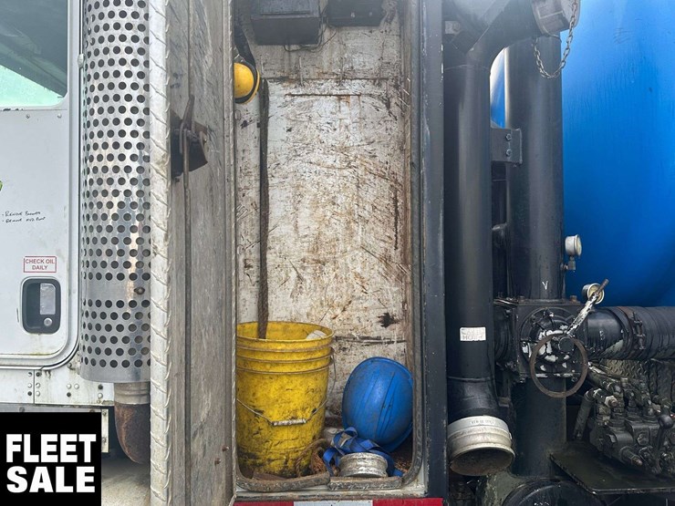 2005-kenworth-t800-image-19