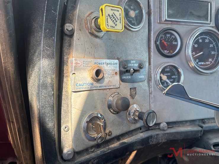 1994-ford-l9000-image-21