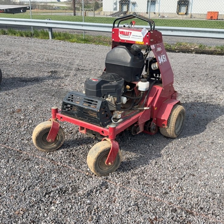 #4096 • TORO STAND ON AERATOR