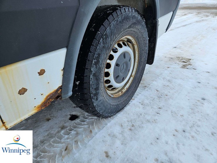 2011-mercedes-benz-sprinter-2500-image-11