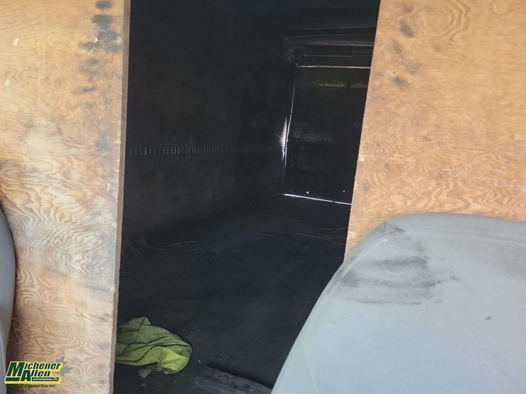 2004-ford-cargo-image-21