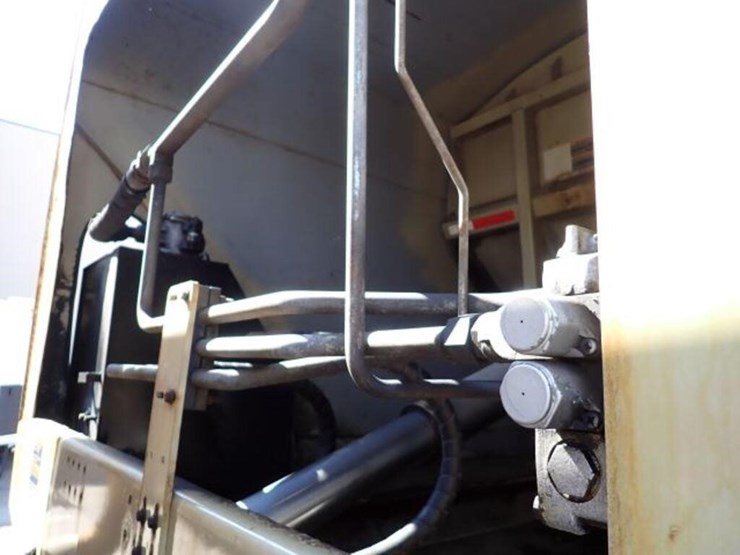 2017-western-star-4700sb-image-87