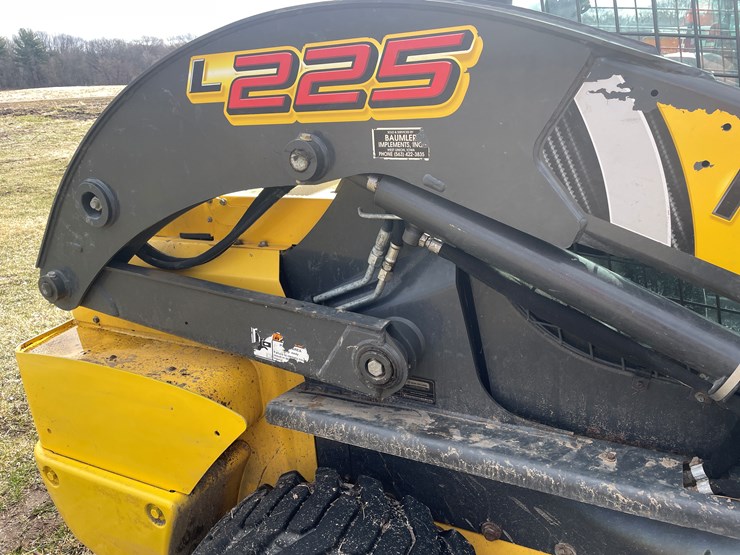 #372-•-2015-new-holland-l225-skid-steer-(scandia,-mn)-image-13