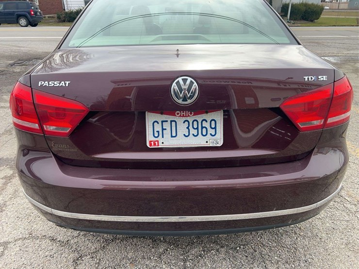 2014-volkswagen-passat-tdi-image-30