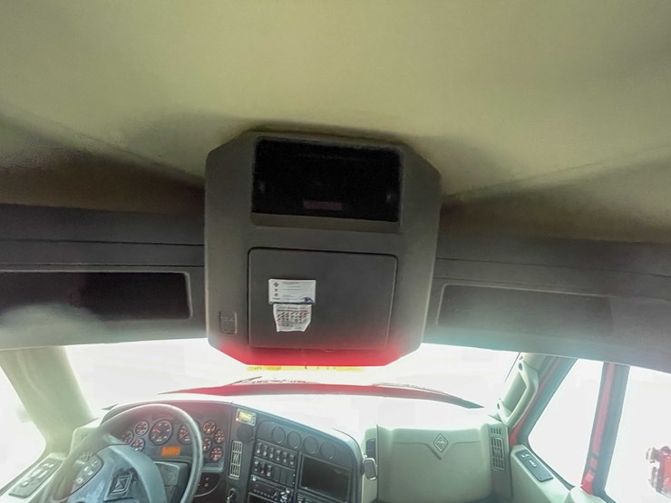 #234-•-2016-international-semi-tractor-(has-wi-title)-(denmark,-wi)-image-41