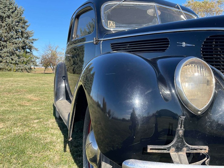 1938-ford-two-door-deluxe-sedan---original-car!-image-17