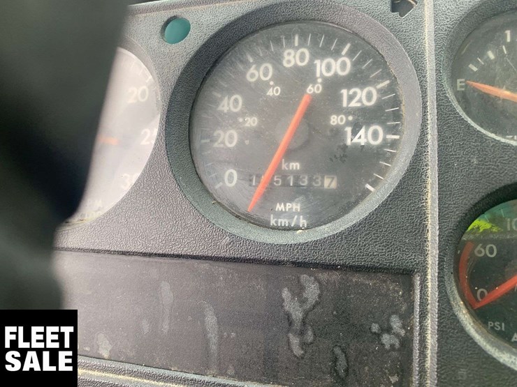 1999-freightliner-fl80-image-18