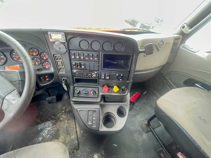 #234-•-2016-international-semi-tractor-(has-wi-title)-(denmark,-wi)-image-43