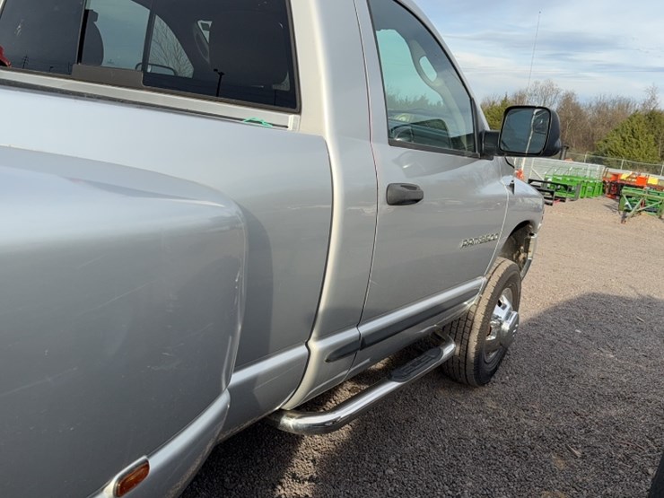 2004-dodge-3500-image-6