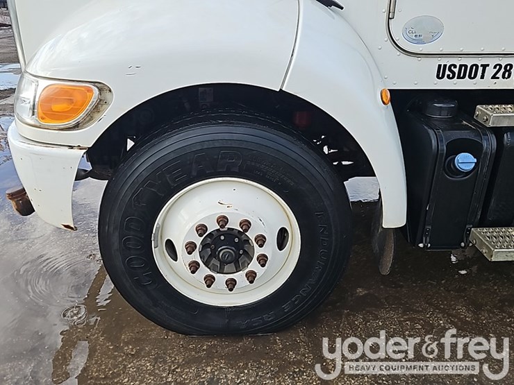 2017-peterbilt-337-image-12