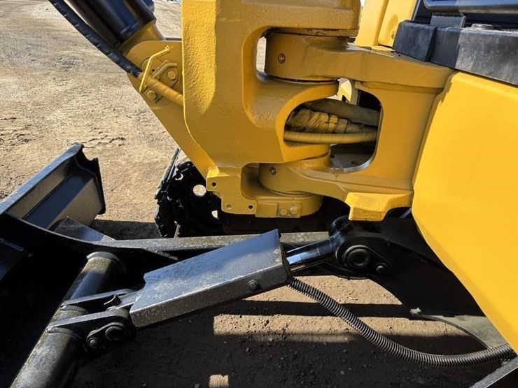 2015-caterpillar-305.5e2-cr-image-18