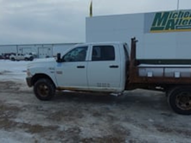 2011-dodge-3500-image-23