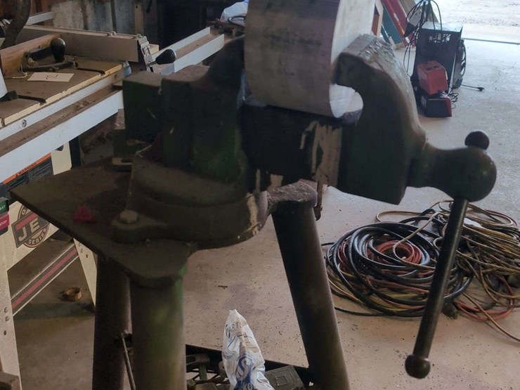 craftsman-5162-bench-vise-with-stand-image-7