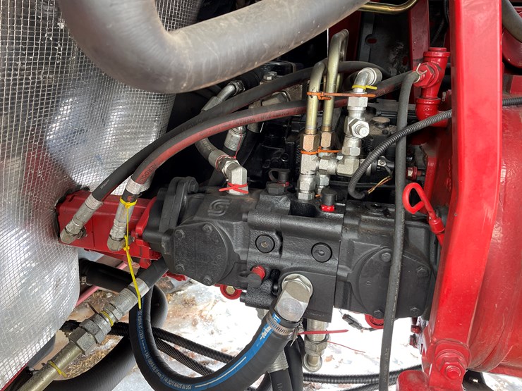 2011-new-holland-h8060-image-41