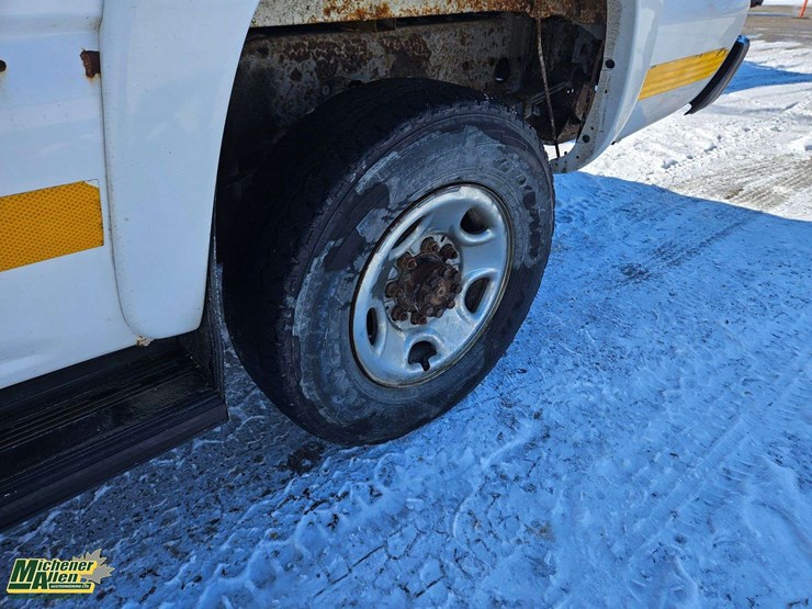 2005-chevrolet-silverado-2500hd-image-12