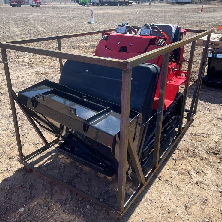 #370 • Unused 2026 AGT Crawler Loader (Princeton, MN)