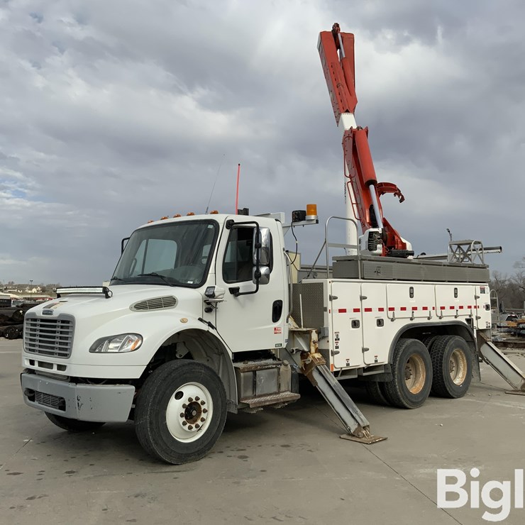 2015 FREIGHTLINER M2 106
