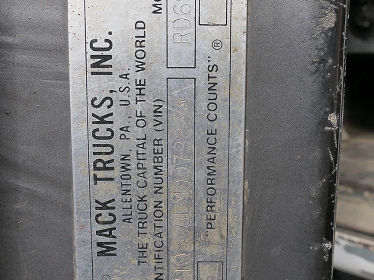 1990-mack-rd690s-image-4