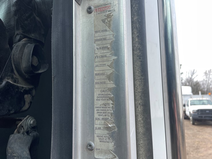 #240-•-2005-kenworth-truck-tractor-(has-mn-title)-(mora,-mn)-image-29