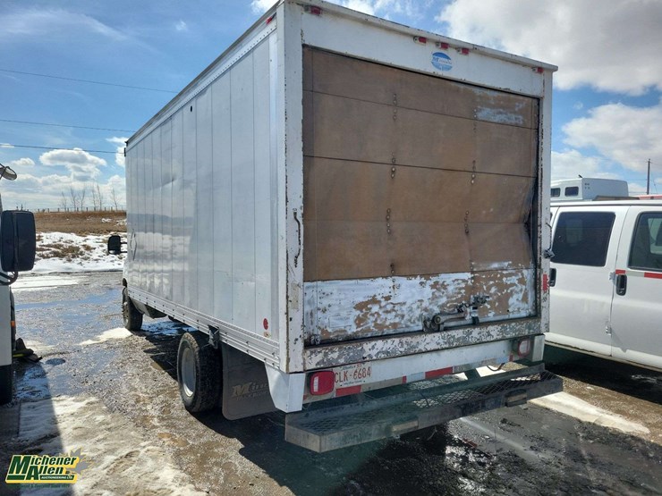 2004-ford-cargo-image-7