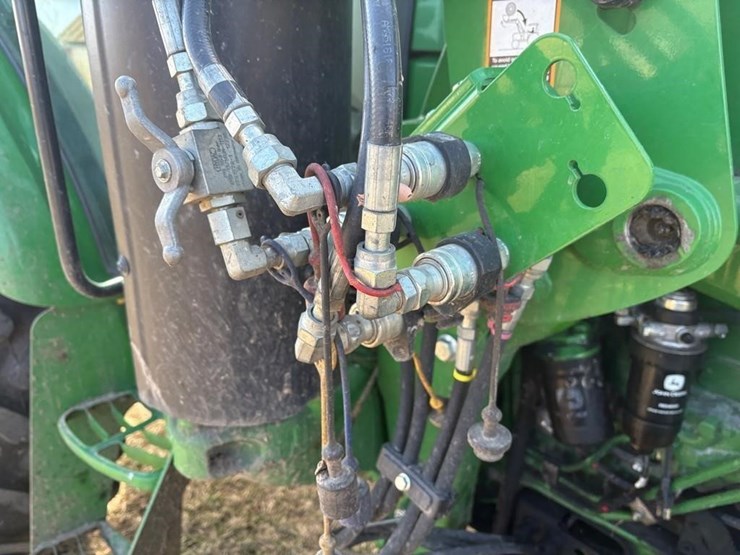 2022-john-deere-5100m-image-25