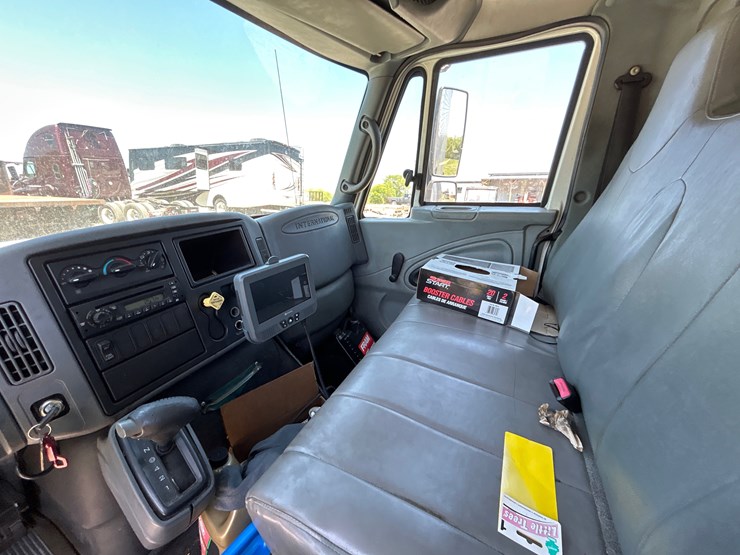 2008-international-durastar-4300-image-11