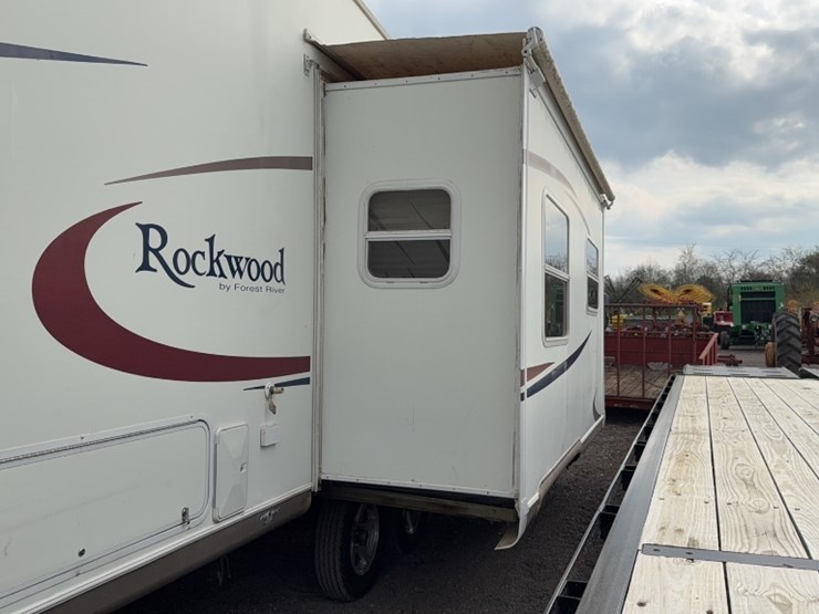 #3002-•-2006-rockwood-28'-5th-wheel-camper-image-12