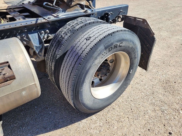 2009-international-tractor-truck-image-13