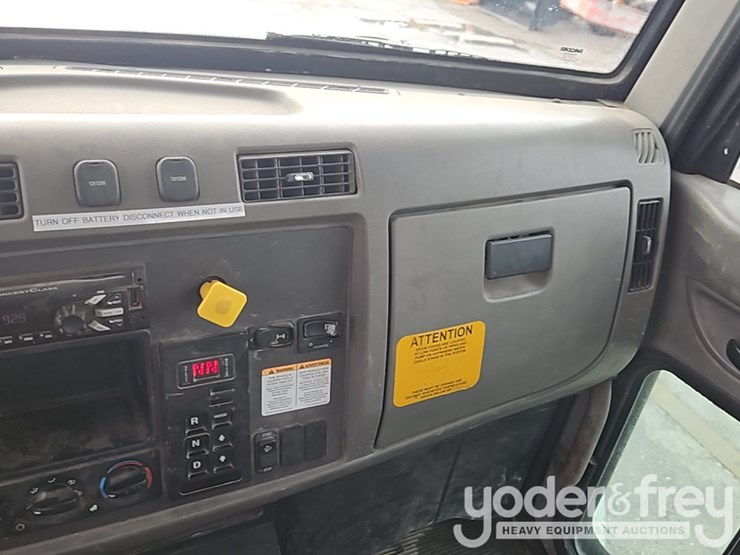 2017-peterbilt-337-image-26