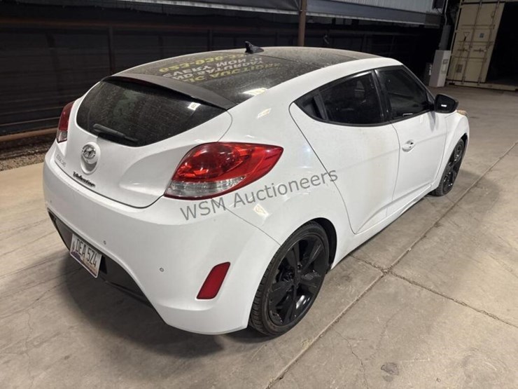 2016-hyundai-veloster-coupe-image-8