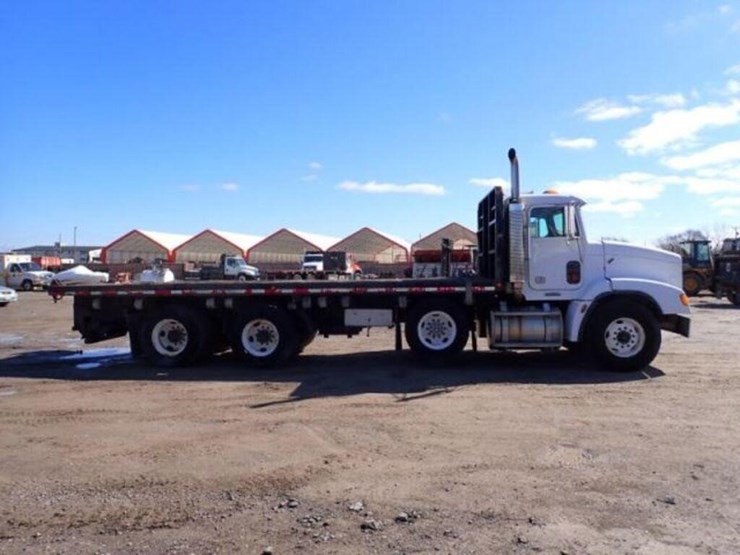 2001-freightliner-fld112-image-4