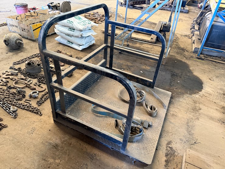 #43832-•-monroe-saf-t-palet-personel-basket---located-in-front-portion-of-main-shop-image-4