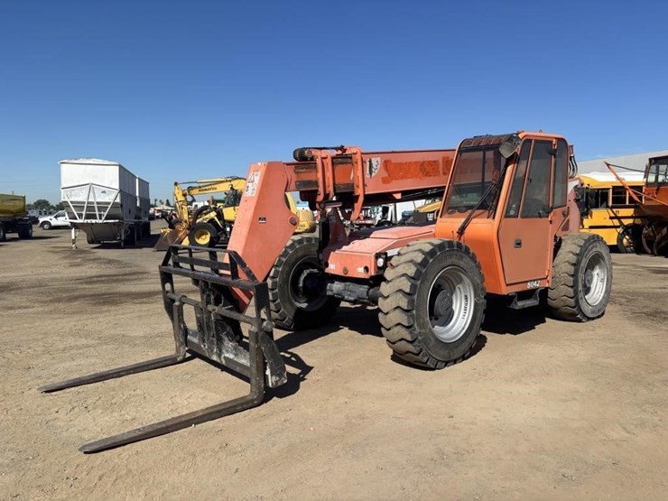 2014-jlg-8042-image-1