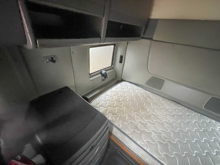 #234-•-2016-international-semi-tractor-(has-wi-title)-(denmark,-wi)-image-47