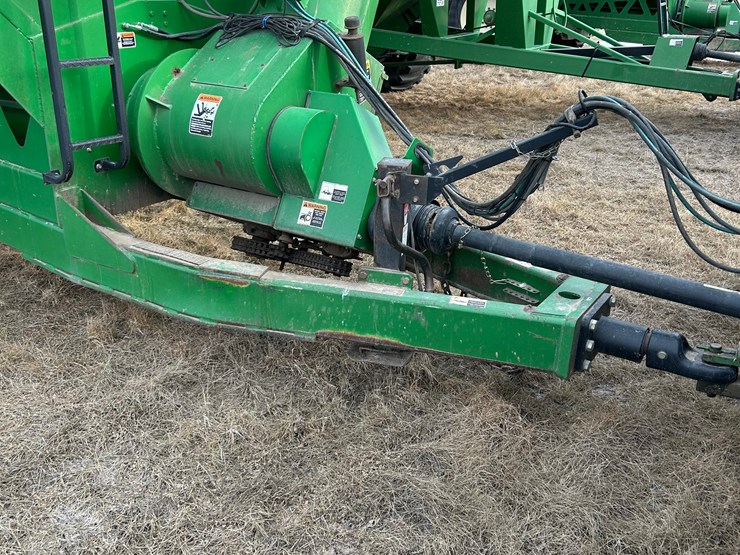 seller-#37.--brent-avalanche-grain-cart,-1084,-3-large-sight-glasses,-roll-tarp,-traction-dual-tires,-nice-later-model-grain-cart,-plus-other-options-image-3