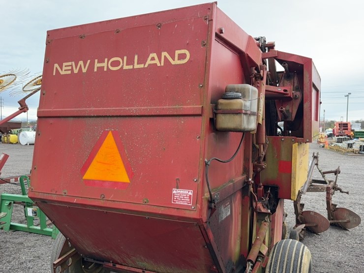 new-holland-848-image-6
