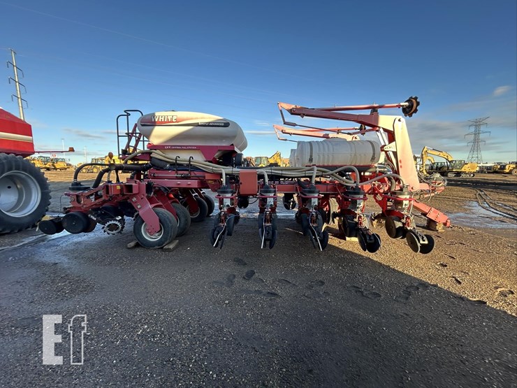 2009-white-8516-image-4