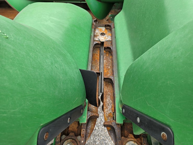 2010-john-deere-608c-image-3