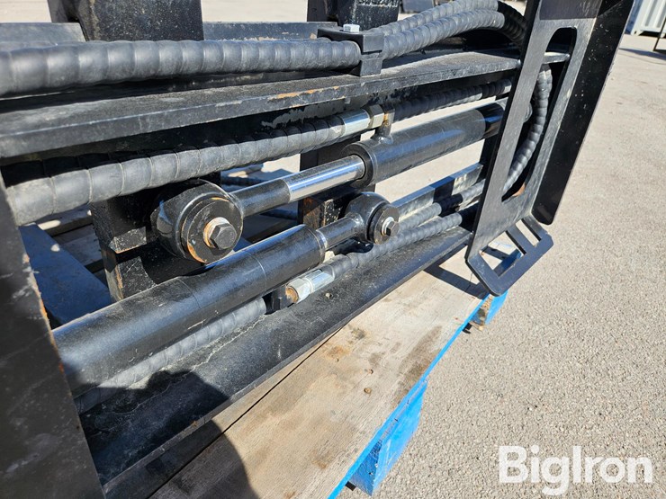 2025-massey-ferguson-730-image-14