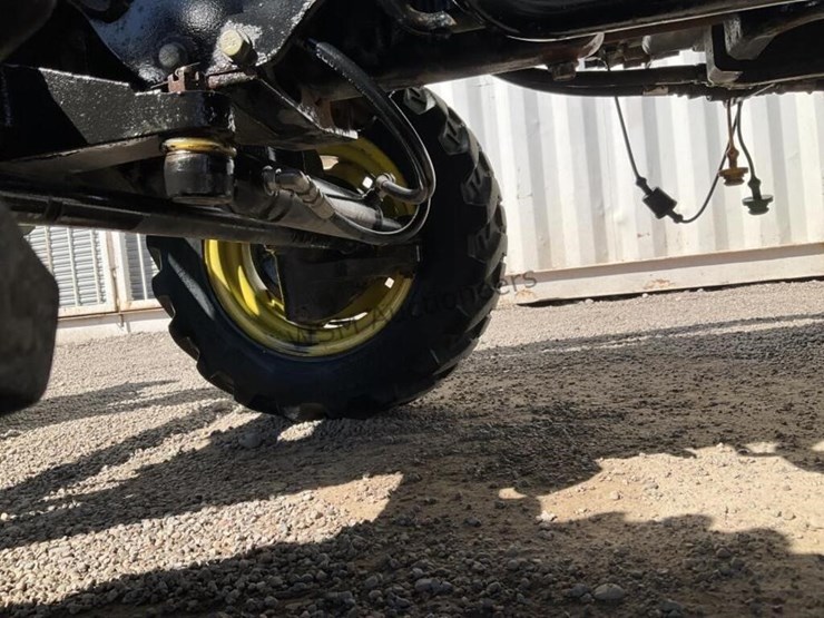 john-deere-3320-image-22