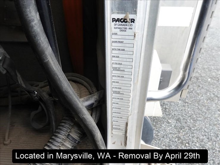 2011-peterbilt-348-image-38