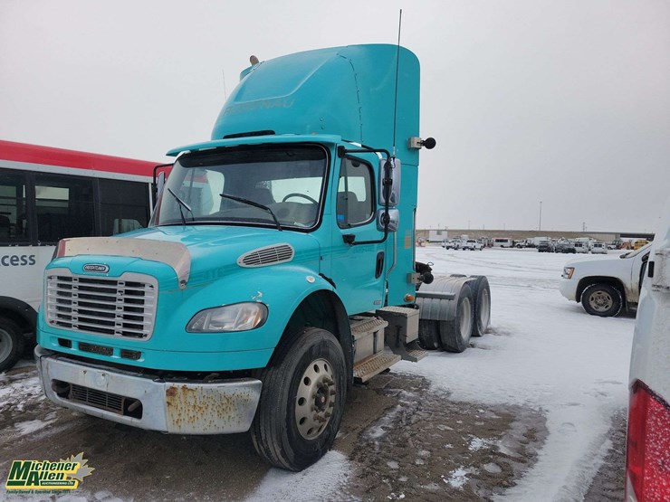 2008-freightliner-m2-106-image-1