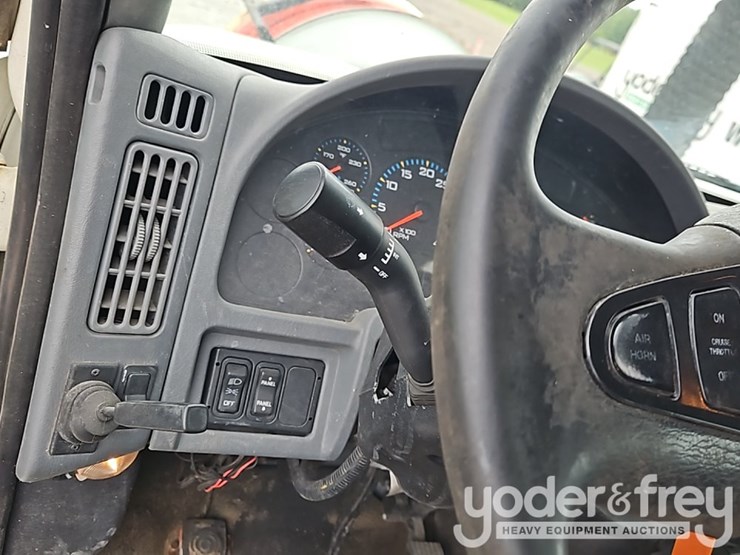 2004-international-7400-image-37
