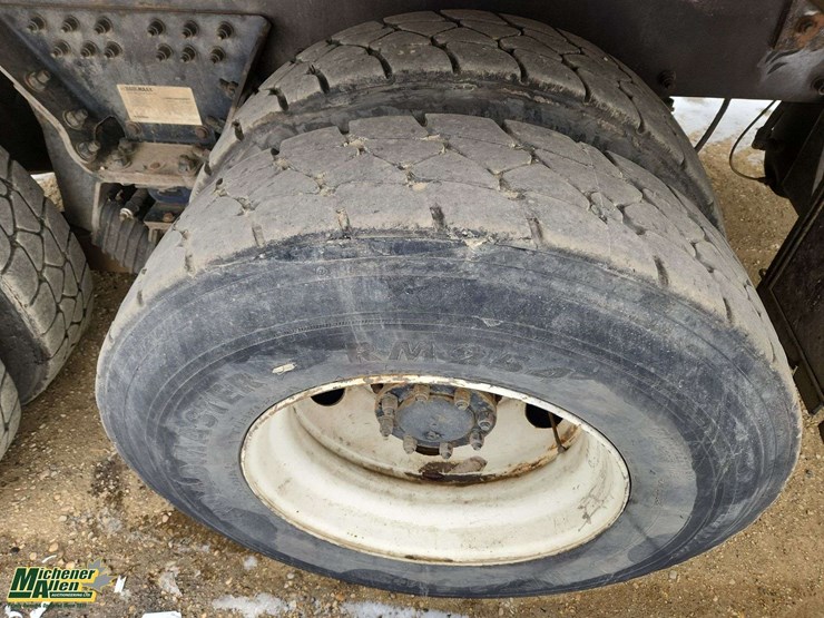 2019-peterbilt-520-image-11