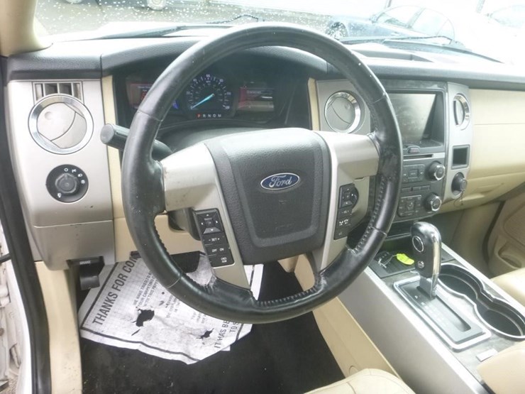 2015-ford-expedition-image-11