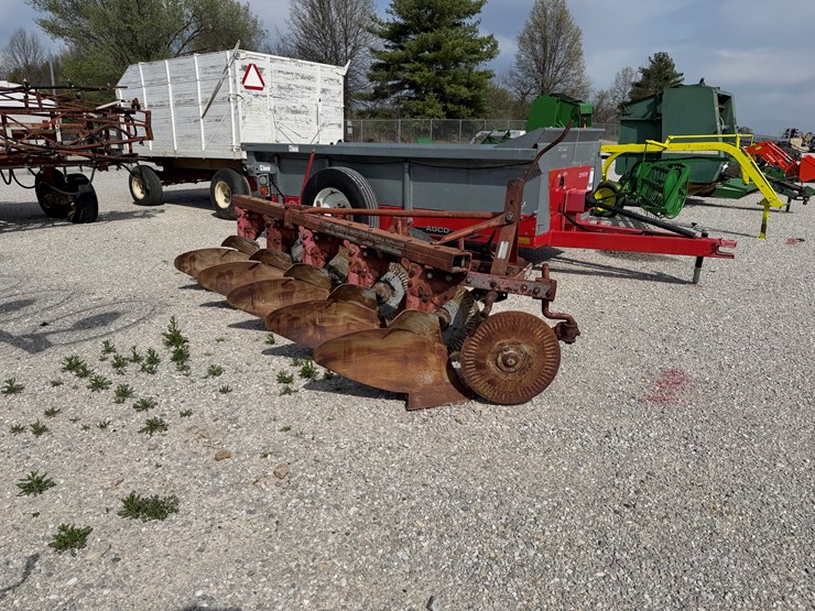 massey-ferguson-82-image-1